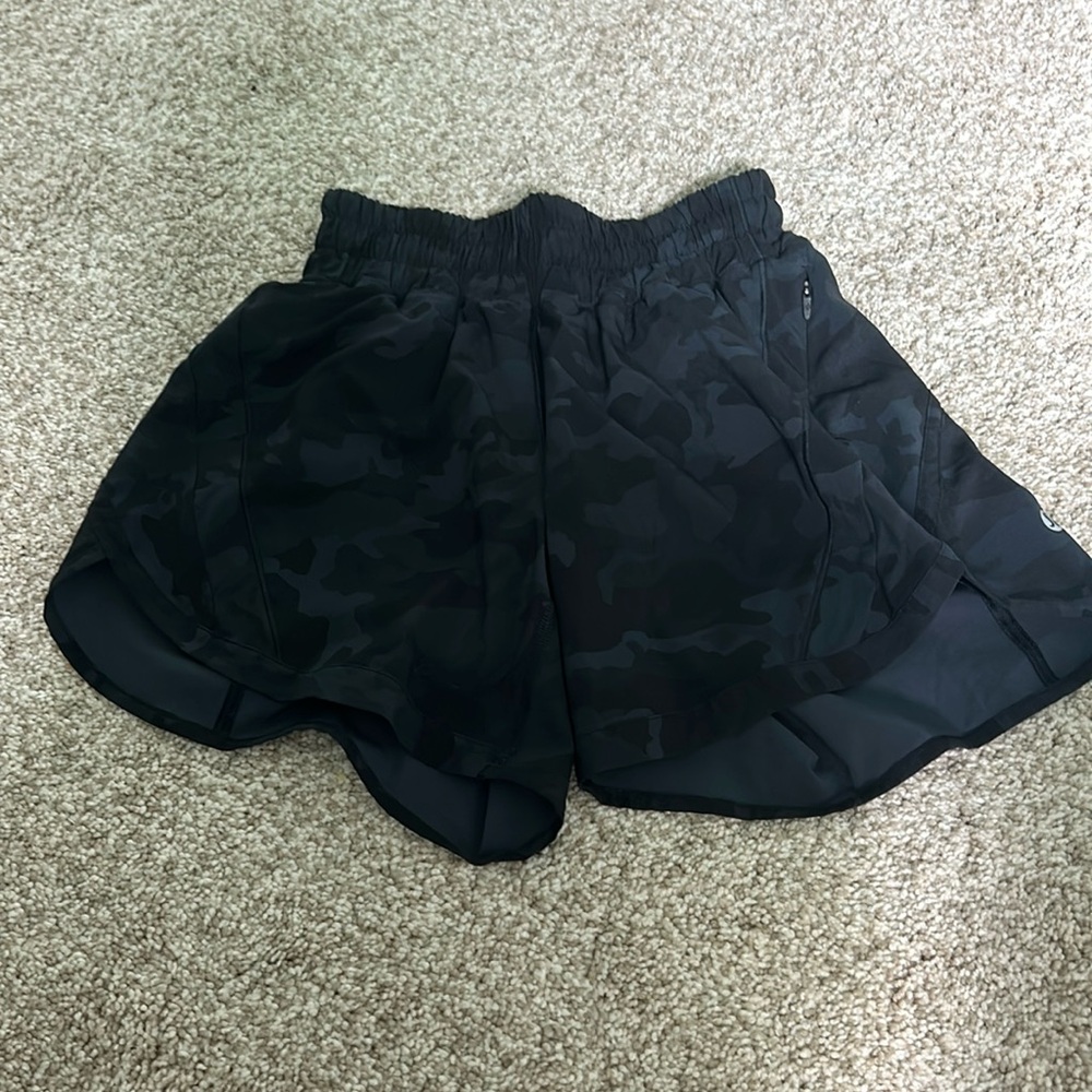Track That High Rise lululemon shorts 5”, black and grey camo